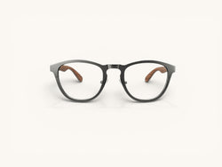 Anteojos Fibra Eyewear Gogo de titanio puro en acabado mate con varillas de madera natural, diseño óptico premium.